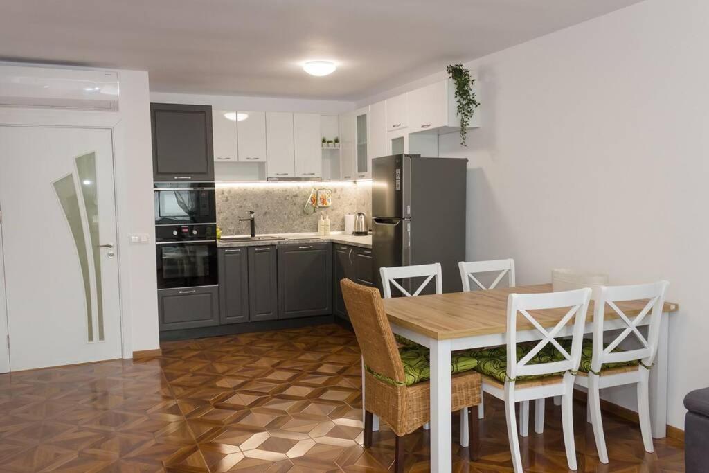 Perfect Summer Vacation Rental - One-Bedroom Flat By Flat Mаnager Topola Ngoại thất bức ảnh